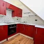 Super Cozy 2 Bed 2 Bath Ground Floor Flat!