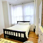 Super Cozy 2 Bed 2 Bath Ground Floor Flat!