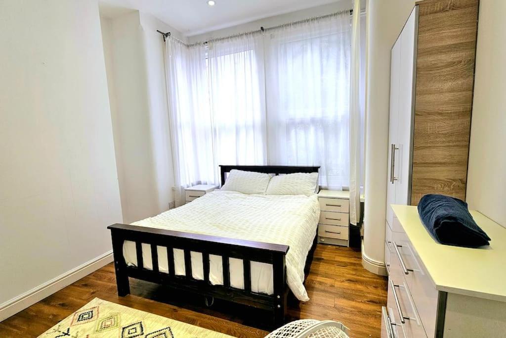 Super Cozy 2 Bed 2 Bath Ground Floor Flat! Appartamento