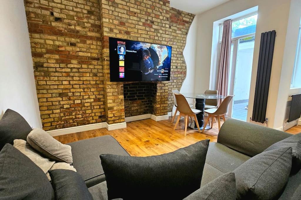 Appartamento Super Cozy 2 Bed 2 Bath Ground Floor Flat! Londra